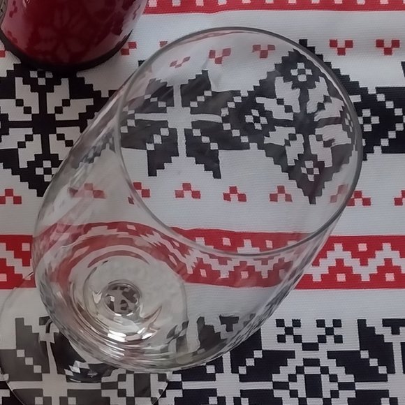 2nd. 1 Beautiful vintage red ceramic dinner plate (12 plates total). Like new! - Picture 12 of 13